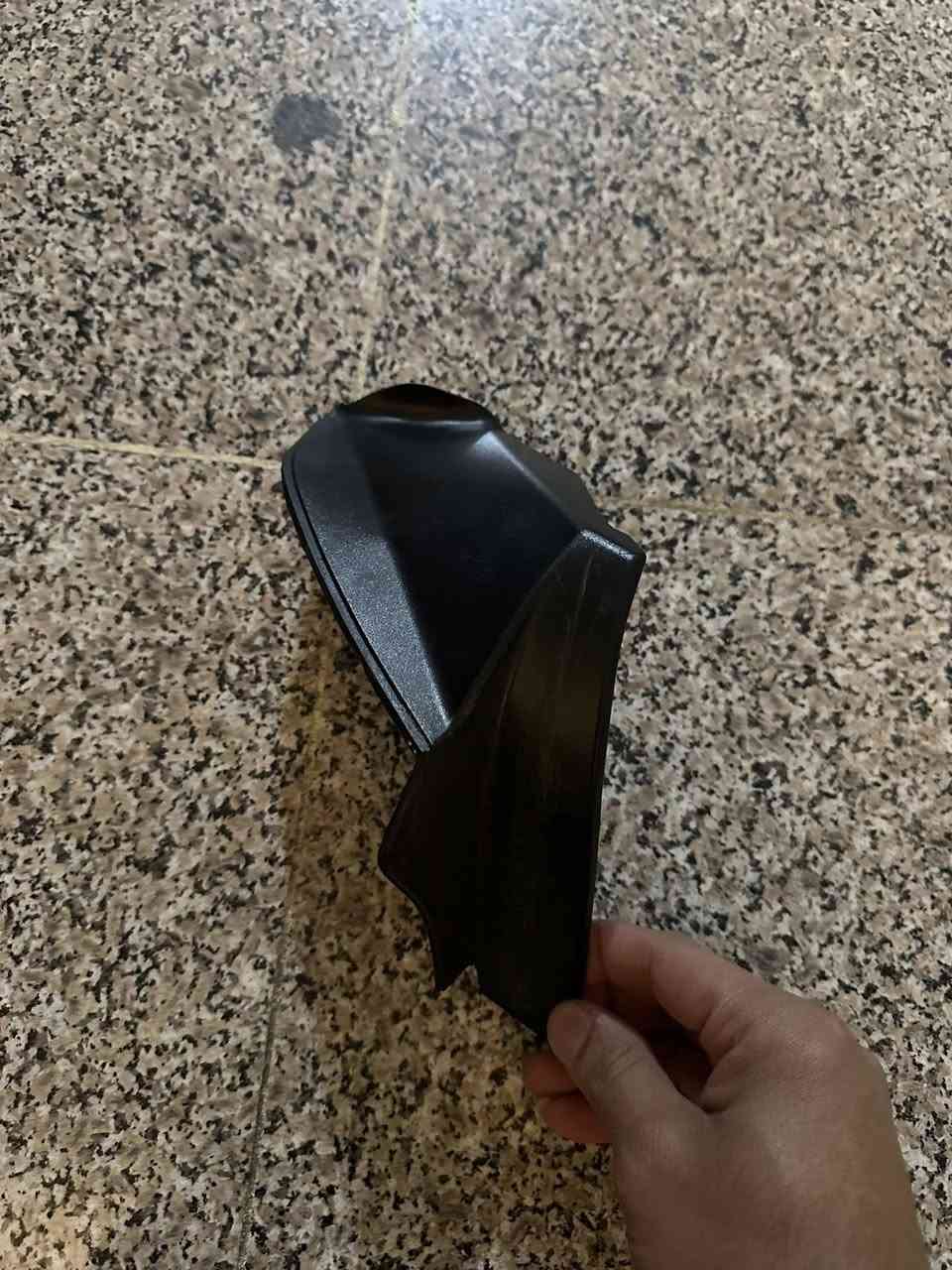 السلام عليكم شباب عندي هاي البطانه خلف السائق للبيع كلهن ***********
