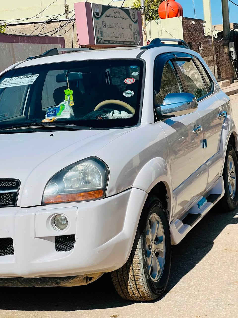 🚙 ** Tucson ** 🚙 
 توكسان  موديل ٢٠١٠ للبيع
فول مواصفات ١/١
مواصفات و معلومات السياره 
١-بانوراما
٢-بصمه  تشغيل  عدد ٢
٣- تشغيل عن بعد 
٤- رقم سليمانية 
٥-سنوية نافذه  ٣ ونص سنه  تقريباً
٦- وكالة  عامة
٧-كفالة كير ومحرك
٨- كفاله عامة للسيارة١٠٠/١٠٠ لايوجد 
حادث او ضرر  
٩-حداديه جديده نضافه  ٩٥/١٠٠
١٠- شاشه اندرويد 
١١- ماشيه تقريباً ١٤٧ الف
وباقي التفاصيل موجوده في
السونار للحاب يطلع يتفضل واتساب 
للستفسار الاتصال على الرقم
***********
العنوان 
النجف الاشرف - الكوفة
