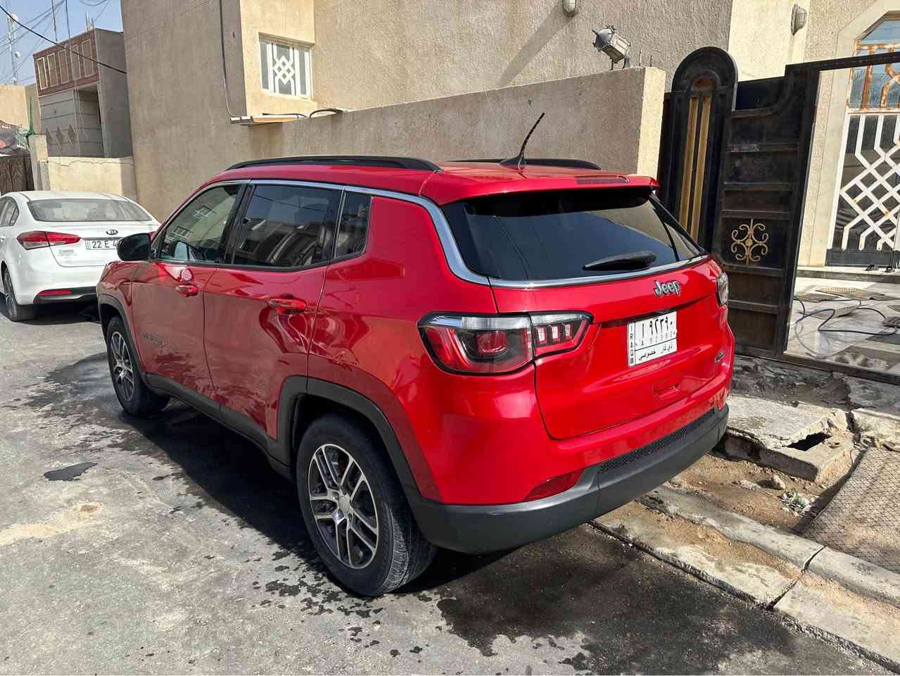 جيب كومباس 2018 وارد امريكي ضربه بنيد و جاملغ سطحية لا لغود ولا شواصي 
السياره فول الفول فتحتين ماشيه قليل 80 الف رقم ذي قار  حره السياره رايدهة ب 130 و بيهة مجاز  *********** البصرة, العراق
