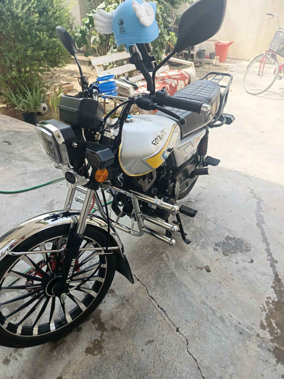 دراجه سيفان مكفول موديل 25 مكينه 200 
مكان شهربان خاص موجود 
رقم *********** /*********** سعر 850 بيها مجال
