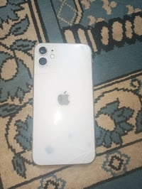 أبيع آيفون بحالة جيدة مع وجود كسر في الزجاج الخلفي كما هو واضح بالصورة...