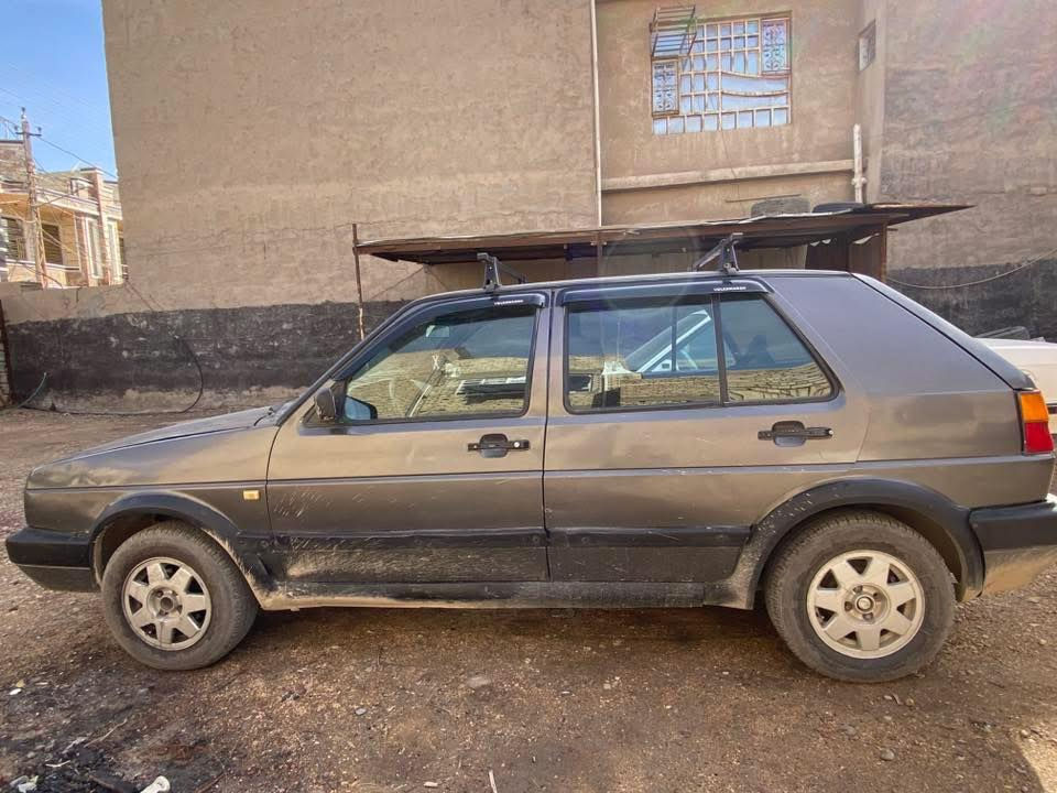 سلام عليكم  
گولف موديل 91 بأسمي 
مكينه گير نظيفات مشط ستيرن درايم شفتات دبلات جدد يعني حداده وصدر نظيفه 80‎%‎ بيها بوش وطبلات 
تايرات جدد دسكات بلكات باتري فيت بم 
مصبوغه عام بدون حادث ولا ضربة 
غرفتها حلوة ، تبريدها عاطل 

مكاني بغداد البياع تقاطع درويش 
السعر 33 ما متواجد بالفيس 
الشراي يتصل ***********
ملاحظه : اخوان اريد تحويل مباشر ف اتكاتب بعقد مروري واحول
