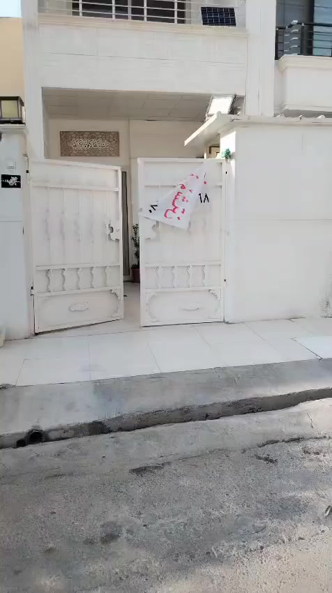 دار للبيع - ٨٠ متر ،
في أربيل، قرب كلية تربية و شارع طريق كركوك، خلف جامع رشاد مفتي، حي منتكاوة.
٦،٥٠دفتر دولار
‐------‐---------------------
واتساب ***********
.............................
خانوێکی ٨٠ مەتری،
ڕوو لە قیبلە، لە کۆڵانی پشت مزگەوتی ڕەشاد موفتی، منتكاوه، نزیک شەقامی ڕێگای کەرکوک لە هەولێر،
٦،٥٠دفتر : شەش دەفتەر و پەنجا وەرەقە
