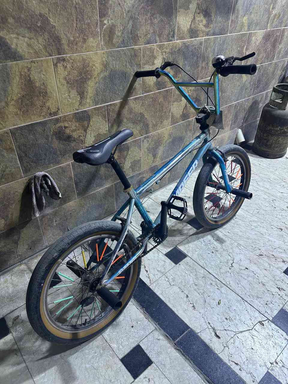 سلام عليكم
باسكل جيتي  BMX
سبع اللوان 
باسكل جديد مناقصة شي كامل من كل النواحي 
الباسكل بل واقع احلا من الصور 
السعر ٧٥ و بي مجال 
بغداد حي لعلام 
***********
