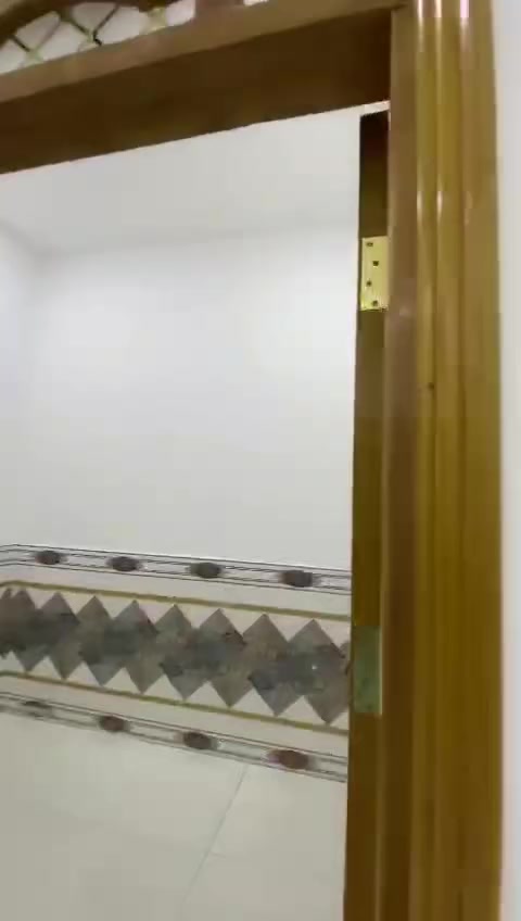 بناية للايجار تصلح عيادات اسنان مركز تجميل مجمع طبي مخزن مكتب توصيل 
٤ غرف وصالة كبيرة 
الموقع حي الحسين الجديد شارع ابو شاكر التجاري 
للاستفسات التواصل مع الرقم 
***********
