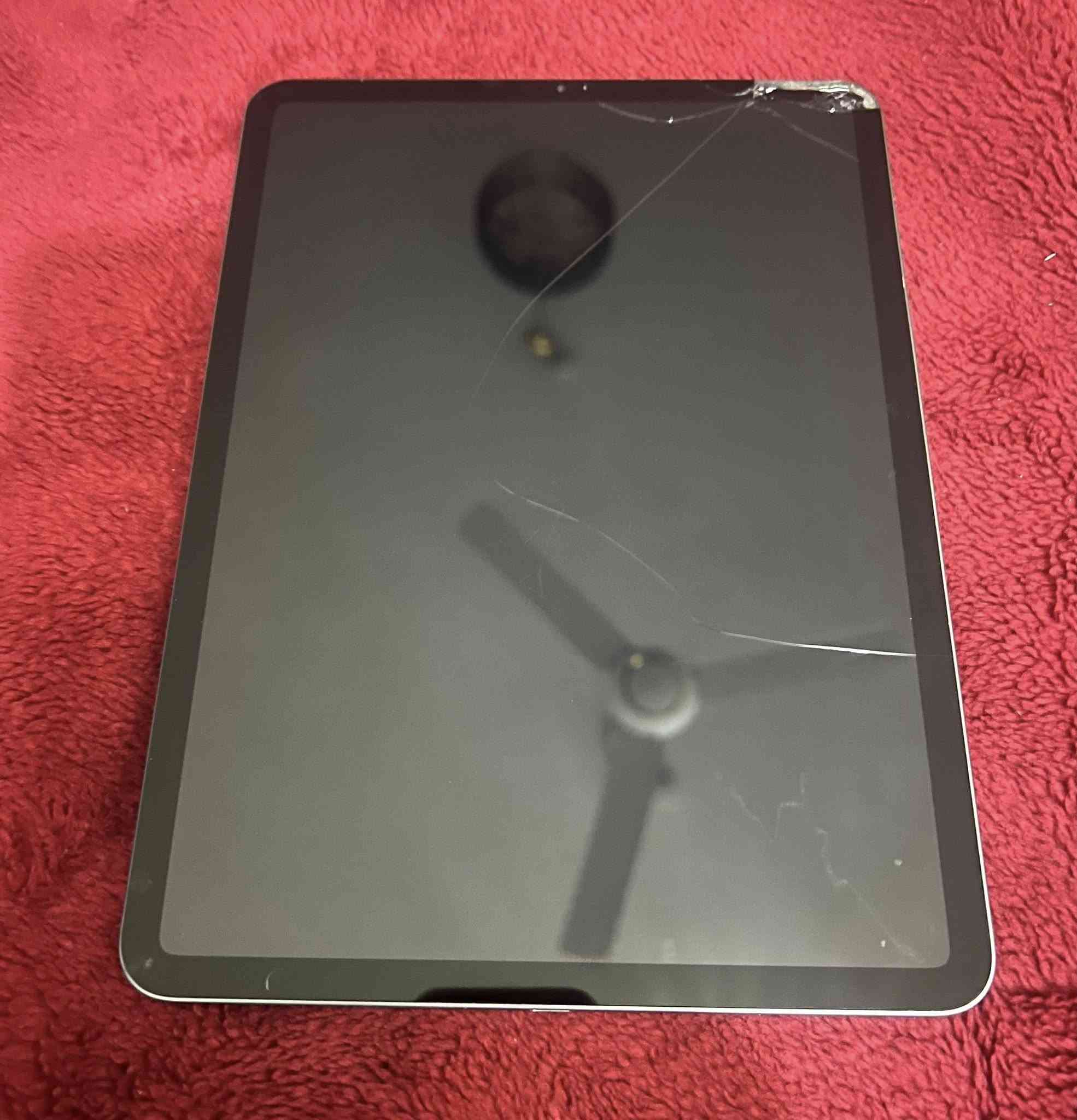 سلام عليكم عندي ايباد 11مكفول كفاله عامه فقط شاشه مكسوره رايد للبيع او مراوس قيم واخذ مكاني بغداد الحبيبيه 
*********** للاستفسار واتساب
