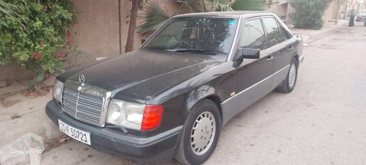 مارسيديس دب 300
موديل 92
مكينه 300 بلاديه قبق أسود عنكبوت 
كير  4 نمر 
رقم بغداد انكليزي 
سلايت طكتين
كهربائيات كلها شغاله 
باتري جديد  
مكان السيارة ديالى بلدروز 
السعر66 وبيها مجال 
***********
