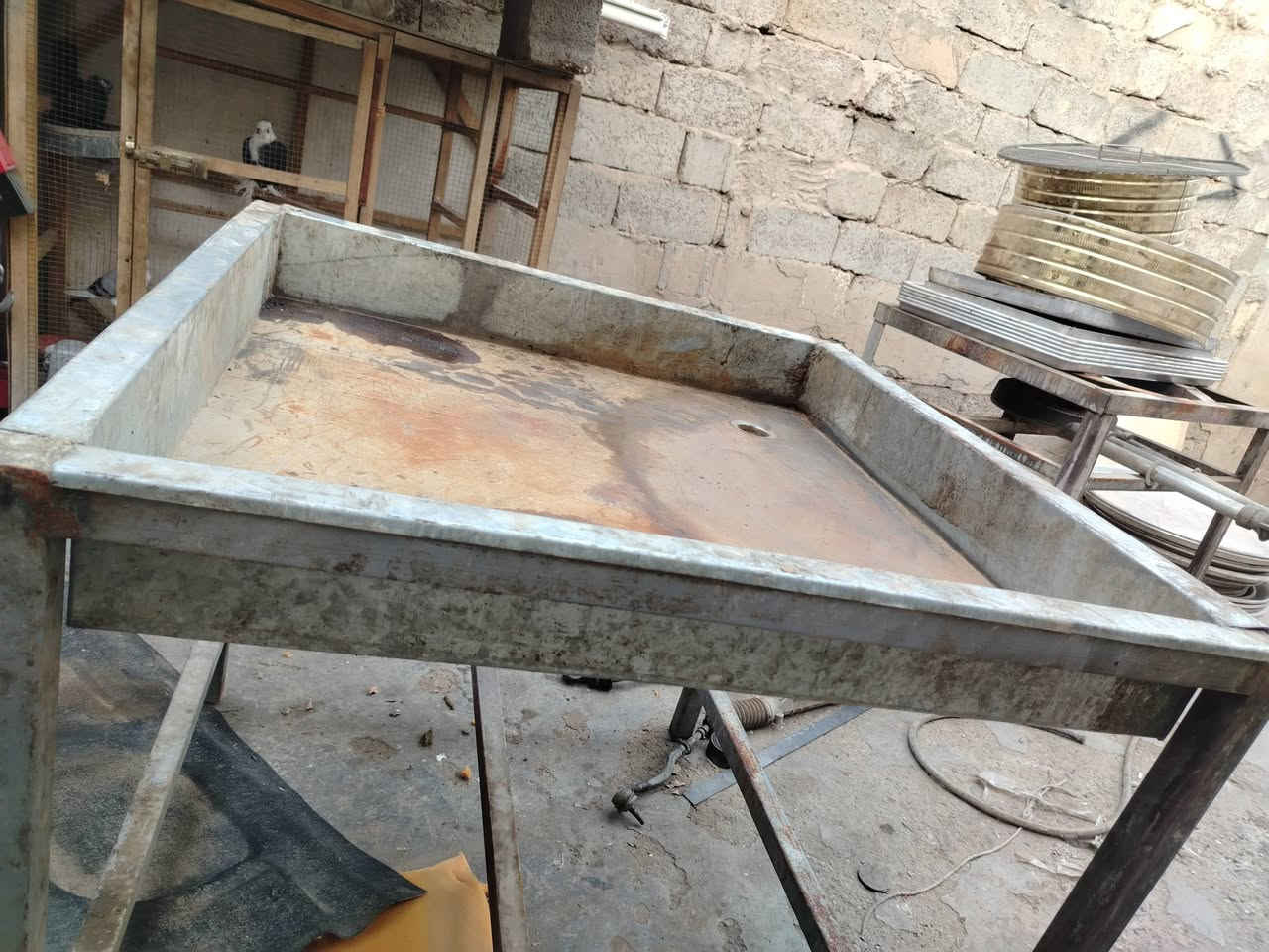 السلام عليكم غراض للبيع ميوزه وصواني وطباخات غراض مال فرن كاملات ابيع شلع اي واحد معتازهن يخابر العنوان بغداد ابو دشير مقابيل علوت الرشيد للستفسار والتصال على الرقم التالي ***********.
