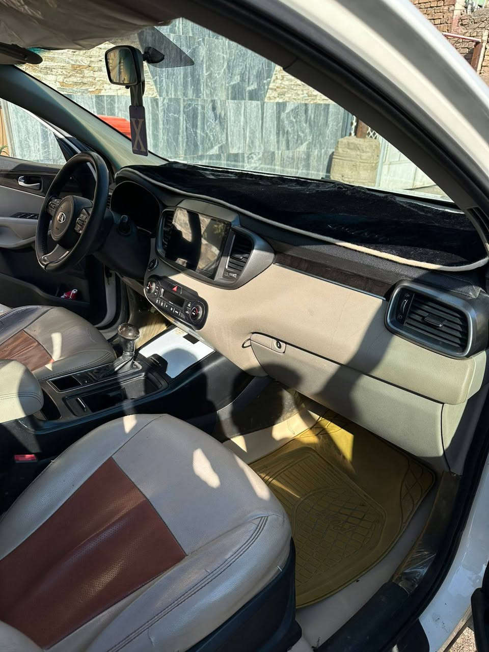 سلام عليكم
سيارة سورنتو 2017 خليجي
6سلندر
7راكب
3قطع تبريد
حساس امامي وخلفي
مري شفط
ماشية 120
سويج محور بصمة 
تحكمات ستيرن
ملاحظة *دعامية الامامية بيها صبغ وشبر بارد بالباب
السع 20,000$
***********للتواصل
