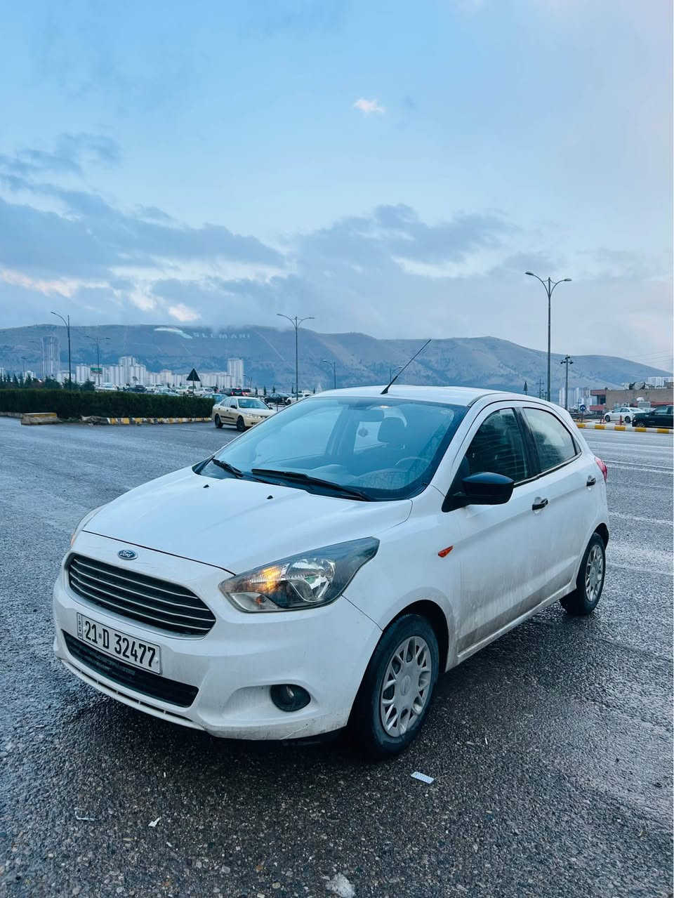 فۆرد فیگۆ ٢٠١٨ 
٤ بستۆن خلیجی مەکینە گەورە ١٦ ی مرغوب (147) هەزار کم حەقیقی ڕۆشتووە.
 دوو سویچی شەریکەی لەگەڵە.
 فوول مواسفات ABS و تراکشن و جامی کارەبا و شاشە و بلوتوز و ئۆکس و usb و سووکان ڤۆلیۆم و لایت کارەبای بەرز و نزم ئەکات و س

٣ پارچەی بۆیاخە کەمێک وردە تەرزەی هەیە
تەبریدی سارد و گەرمی لەسەر سویچ مەزبوت
 
سەنەوی و ژێنگەو ڕێگەوبانی تا ٢٠٣١ تازەیە، بە ناوی خۆمەوە پلێتی باریکە.
بەشەرتی گێڕ و مەکینە( ئەم مۆدیلە تەپەی گێڕی نیە)
هیچ مەسرەفێکی تیا نیە، تەحویل و غەرامە بەشەرت

سعر ٨٧ وەرەقە.
0771 016 4549 السليمانية, العراق
