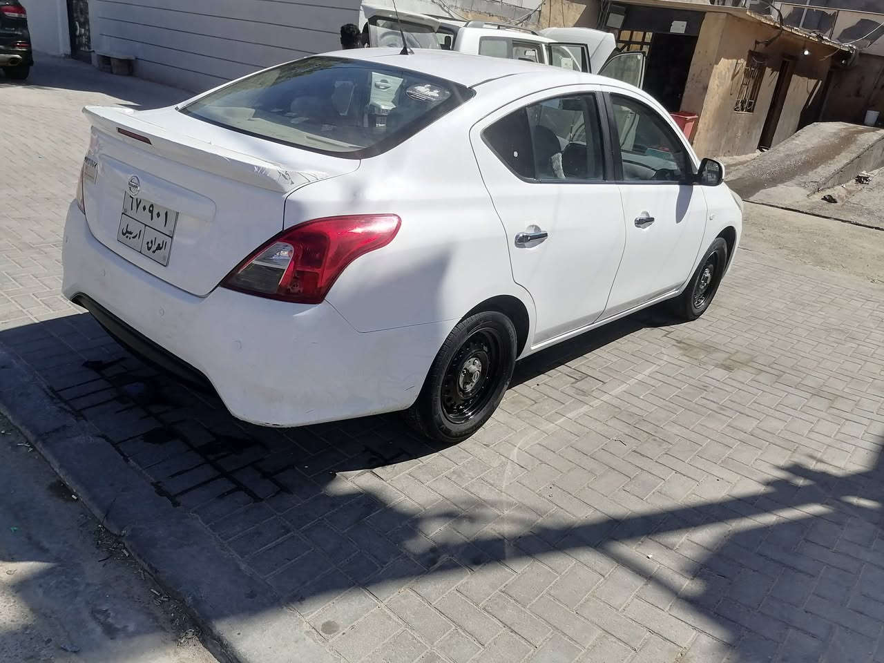 سلام عليكم نيسان سني هندي مديل 21 كفاله من الصبغ والتبديل فقط ملاحظات بسيطه سنويه بشهر ٩  تخلص
***********.    98 بيهه مجال قليل عنوان البصره

