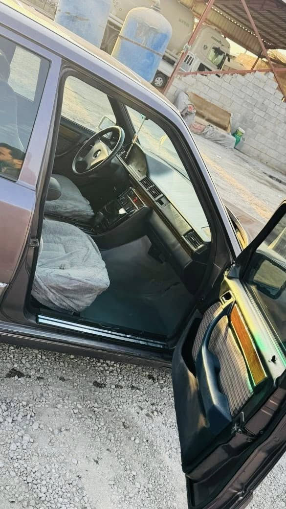 بسم الله 
سلام عليكم 
قره المنشور ونتصل 
للبيع مارسدس دب الون ميز  بنفسجي مديل 91 
رقم بغداد نكليزي بسمي تحويل مباشر 
والهزة جديده 
 مكينه  250  
كير  اكسن حداده تاير تخم كفاله 
منضومت صوت مسجل جديده توه شادها هيه والدمام وشاشه وكامره خلفيه بك 
تنته شغاله 
السيارة مابيه نقص كلشي شغال ماذب ربع عليها   
السعر 80 وبيها مجال 
مكان السيارة البصرة / الدير 
اني مكلف بل نشر  ومن الله توفيق 
رقم الهاتف *********** واتساب @إشارة محمد الخفاجي
