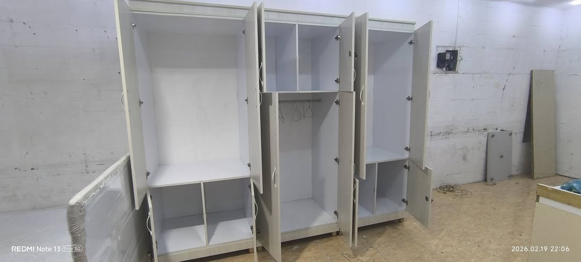 ئەم کەل و پەلانەم هەیە بۆ فرۆشتن
کانتۆری شەش تاکی
سیسەمی دوونەفەری دەستکرد
سیسەمی یەک نەفەری دەستکرد
سپلێتی یەک تەن مارکەی (AUX)زۆر جوان وتایبەت
ناونیشان سلێمانی خوار مزگەوتی تەبایی بەرامبەر مارکێتی کەوێ 
***********
