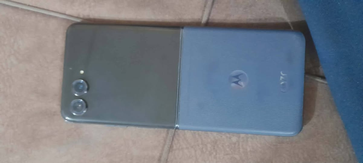 motorola razr+ 2025للبيع
ذاكره 256
جهاز نضيف كلش ينقصهه بس سوفت وير حته تشتغل الشاشه الخارجيه مالته سعره 400وبي مجال اتصال ***********
