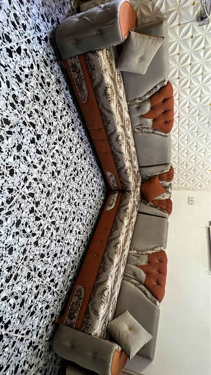 � عرض مميز للبيع 🔥
ديوان 8 مقاعد مستعمل بحالة نظيفة جدًا ✨
شغل مرتب وجاهز للاستخدام مباشرة 👍

📍 العنوان: بعقوبة / شفته
💰 السعر: 350 ألف دينار فقط
📞 رقم الهاتف: ***********

فرصة حلوة للي يدور على ديوان نظيف وسعر مناسب 👌
للاستفسار أو الحجز تواصل على الرقم مباشرة �
