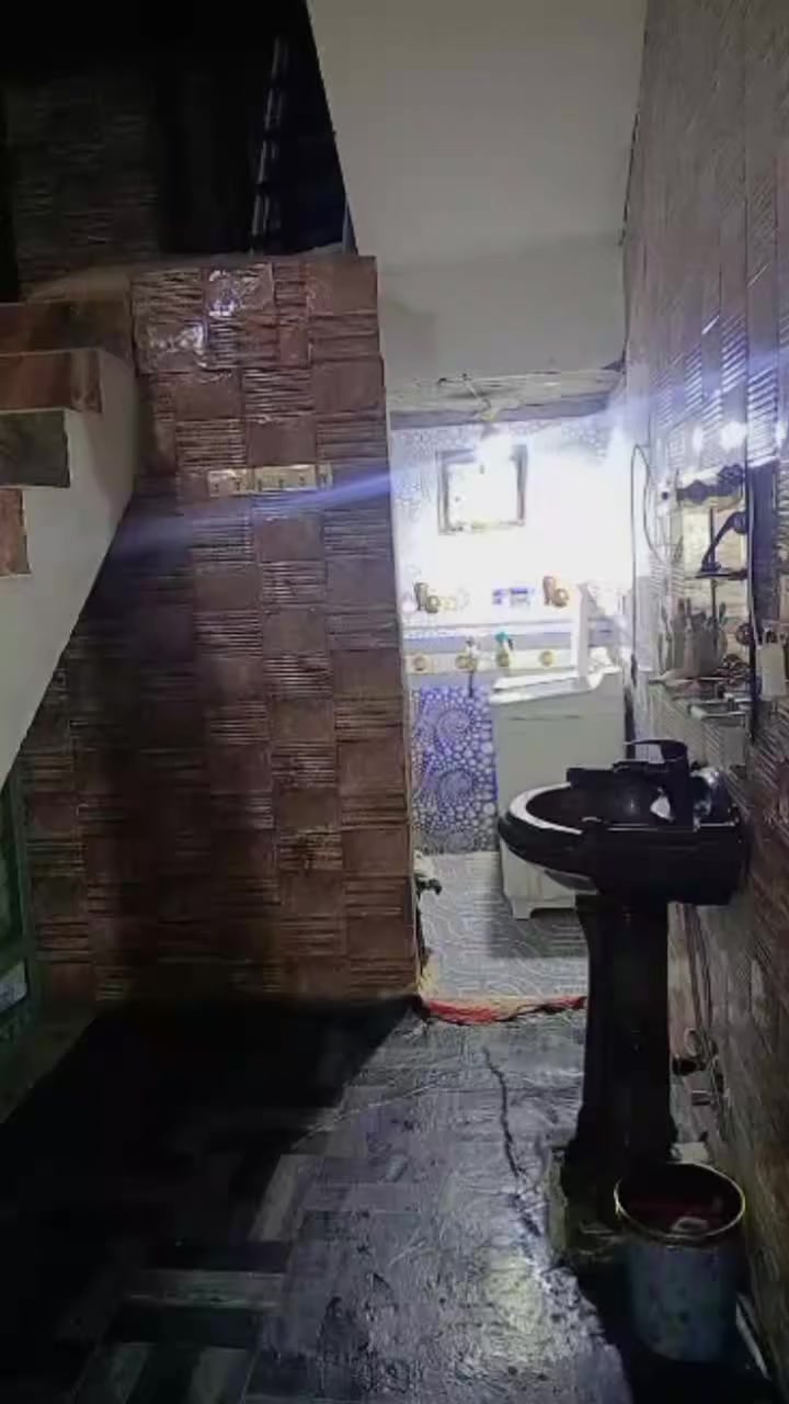 سلام عليكم بيت للبيع الاستفسار ع رقم ***********
