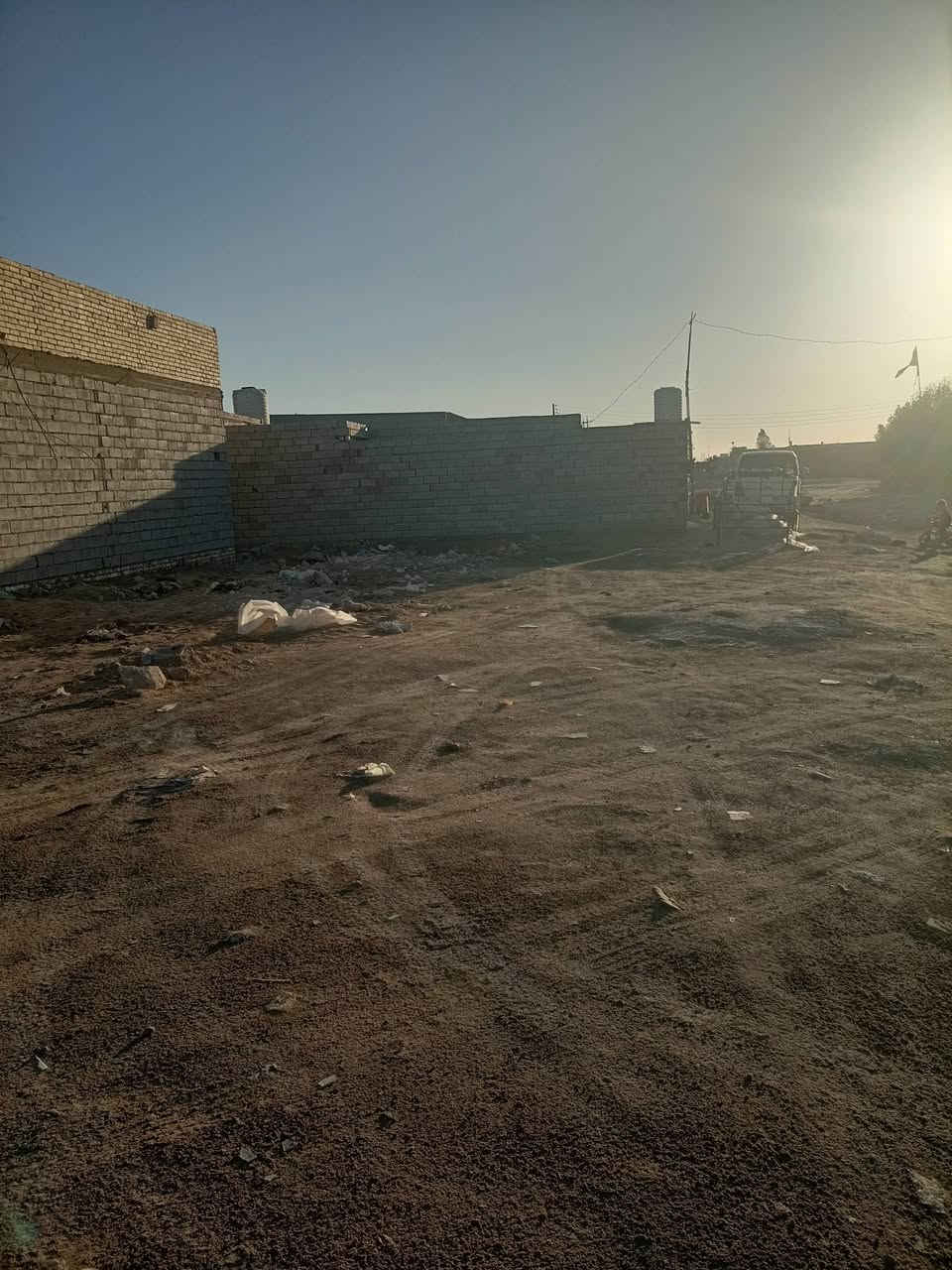 عرصه 200متر للبيع
عرصه 200متر للبيع واجهه 10 نزال 20 للبيع البراكيه شارع

 المعمل مقابيل معمل سمنت الكوفه بالفرع قريبه من شارع

 ركن على شارعين تفاصيل اتصال ‏‪0781 482 8767‬‏
