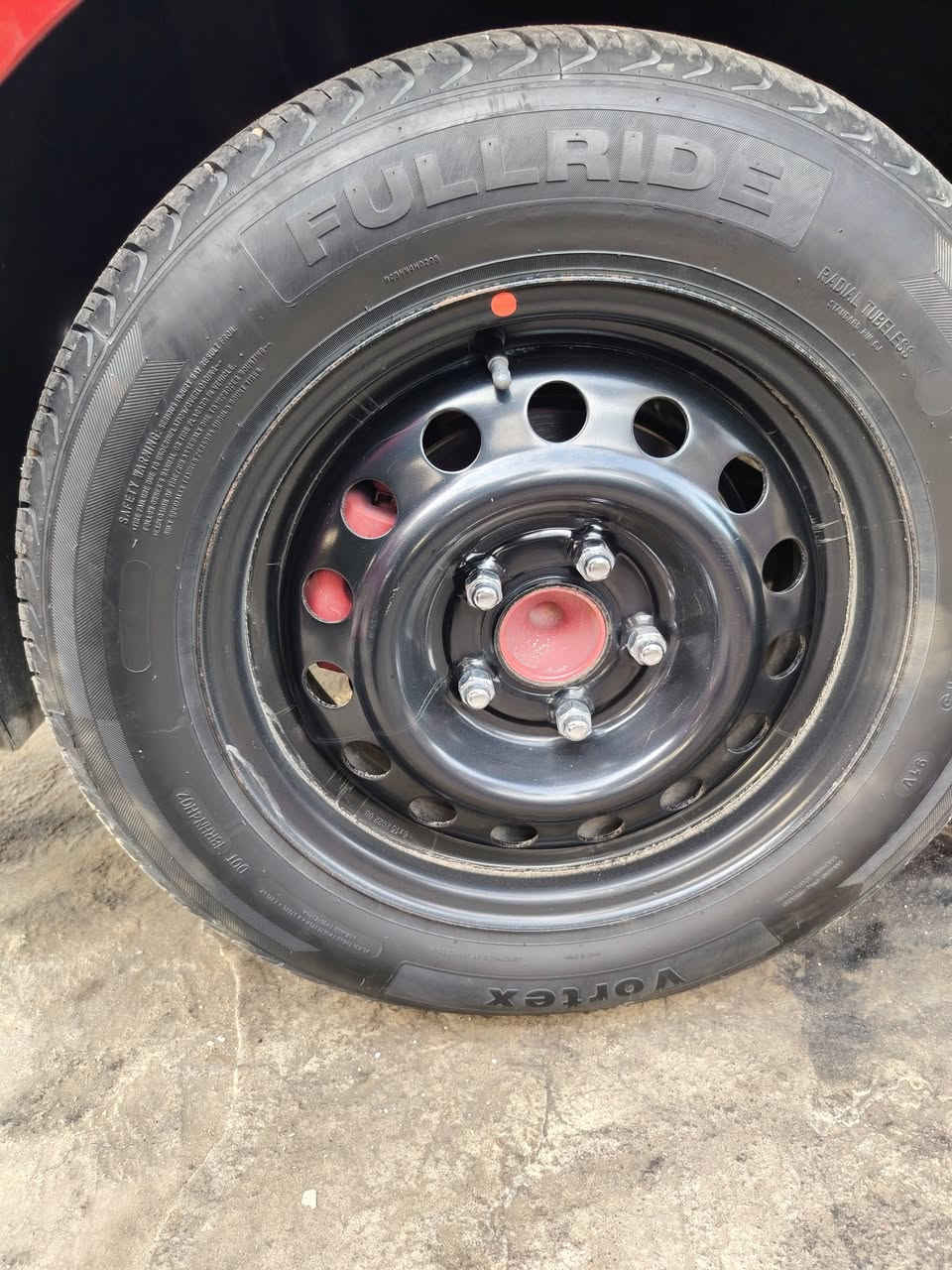 السلام عليكم عدي ويل اسود+تايرات جديد النترا 24 اريد ويل كب مراوس ***********
