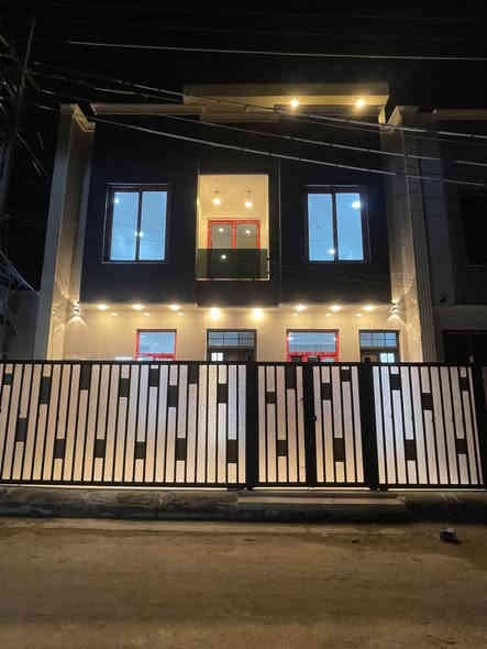 السلام وعليكم 
🔷مكتب البركة الهندسي للعقار والمقاولات العامة يوجد لدينا مساحات اكبر واصغر داخل الصفحة جميع العروض (50_75_100_150…….) في عموم حي الجهاد للاستفسار 
حسن 
***********
عباس
***********

🔹
مشتملات مساحة 50 متر 
الركن : واجهة 8 نزال 6.50 يحتوي مدخلين 
مجاورات الركن : واجهة 4 نزال 12.50 
🔹🔷 

🔹عنوان : حي الجهاد ديوان المخابرات قرب  جامع محمد رسول الله بظهر الاربع شوارع 

🔷🔷 البيت فول الفول بناء درجة اولى 
🔷🔷يحتوي المشتمل على 
الطابق الارضي :مدخل +صالة +مطبخ +حمام +منور 
الطابق الاول :غرفتين + حمام + بلكونة 
الطابق الثاني: غرفة + صطح 

🔷🔹 السعر 165 مليون وبي مجال 

للاستفسار 
حسن 
***********
عباس
***********
