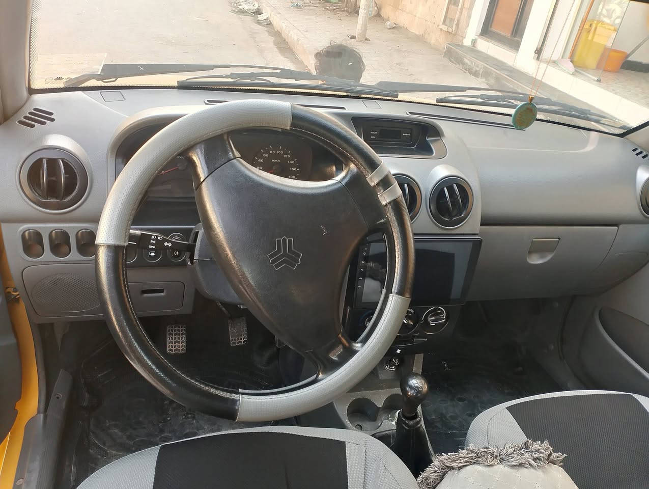 سلام عليكم سايبه لبيع موديل 2017مكينه كير مكفولات مصفره هيئه وغرامات بسمي تحويل ثاني  يوم سعر 48بيهه مجال حك الجيه مكان بغداد رقم ***********
