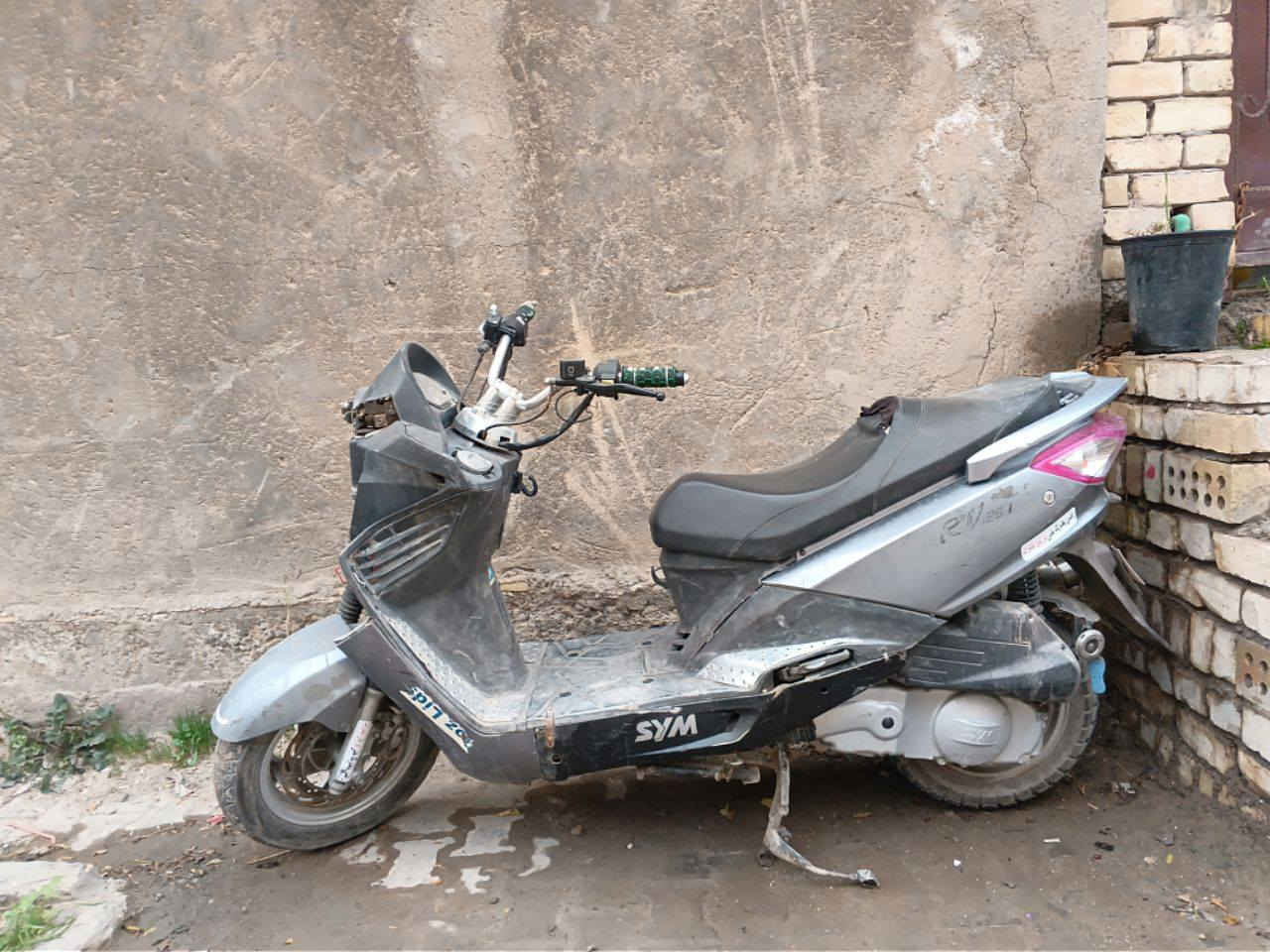 دراجه حلوه ومرتبه بس عوزها الكفر الايمامي ومكينا ما مفتوحه عنواني الكوفه شارع عبد العال لتواصل على هاذا الرقم *********** النجف, العراق
