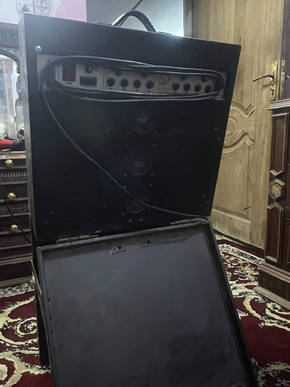 مكسر (جهاز صوت) شغال100‎%‎ 
السعر 400 بي مجال 
النجف الاشرف 
***********
