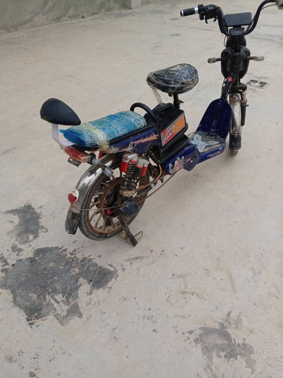 سلام عليكم دراجه شحن السعر 250وبيهة مجال المكان الهاشميه اتصال ***********
