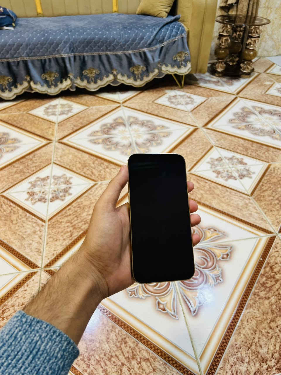 ايفون 13 برو ماكس الجهاز نظيف ومكفول الذاكره 256 ملحقاته كامله سعر 650 شراي اتصل***********
