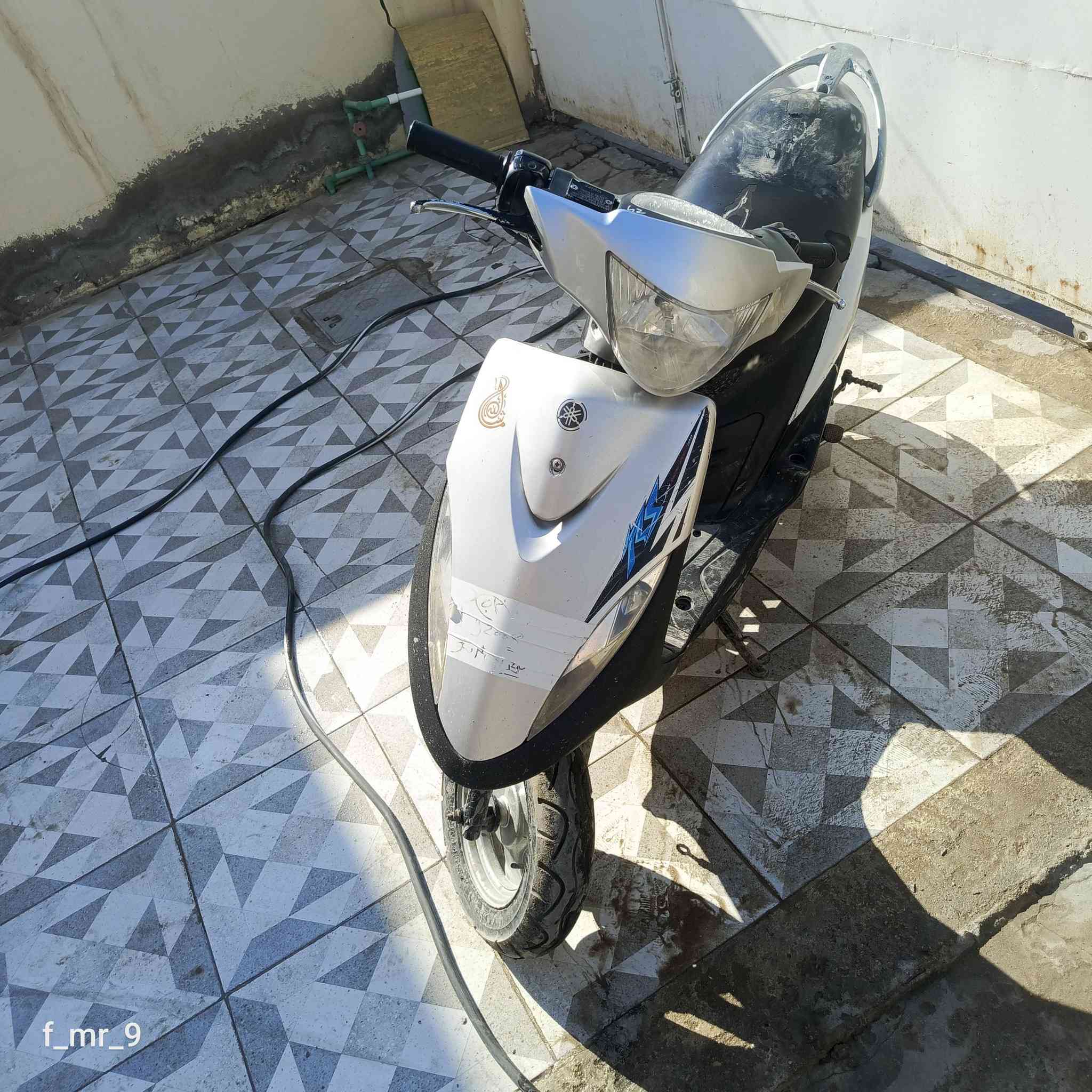 للبيع مفتوحه
لايت زنون 
كلج رياضي 
صالنصه اف ام 
السعر 550وبيه مجال
***********
