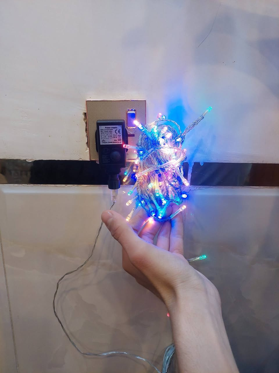 بضاعة DHL
تلسكوب للتخييم وللصيادين ومشاهدة المناظر متوفر قطعتين ومجموعة من النشرات الضوئية للبيت متوفر 8 قطع  وولدات حواض السمك متوفر 4قطع 
***********وات ساب.
