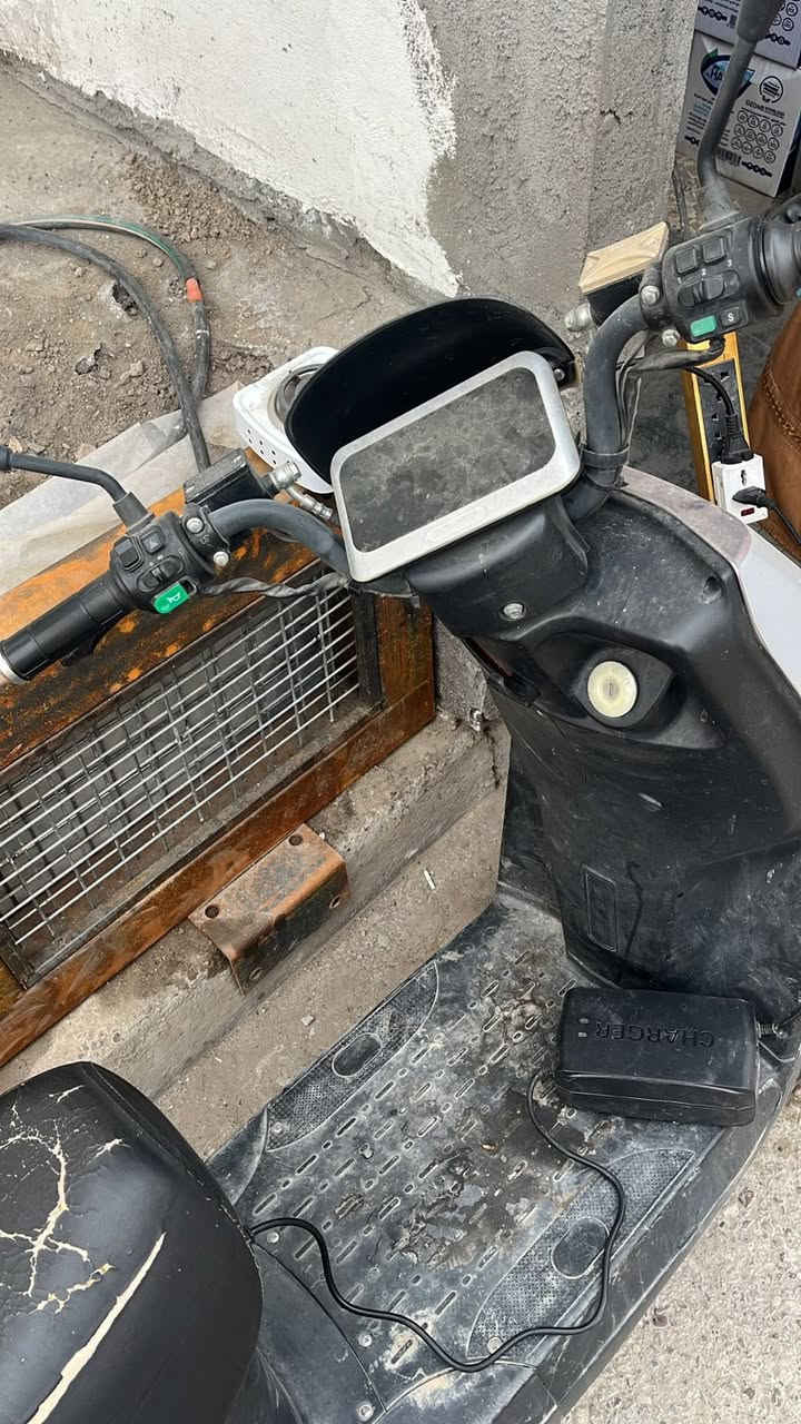 السلام عليكم

دراجه (318) 2024 اخذتها زيرو حاليا ماشيه 17 الف

بيها نواقص قليله كلشي شغال 

شاحنه ودبل سويج وبصمه بلاد

سعر 450 الف ***********
