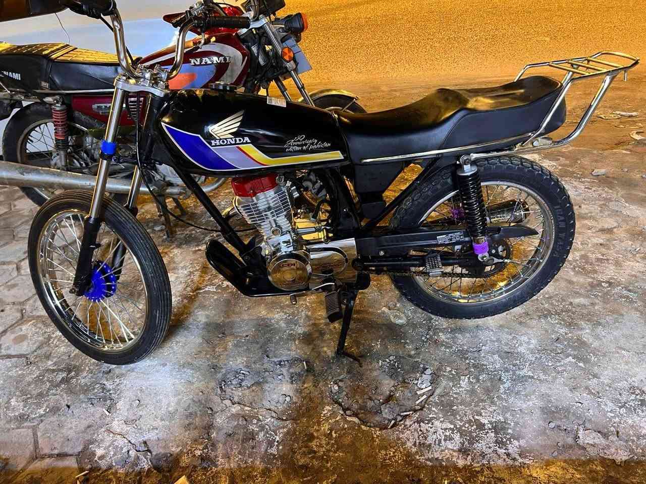 سلام عليكم شباب دراجه للبيع السعر 650وبيها مجال بصيط حك الجيه مكان بصره كرمة علي شراي يتصل عله هاذ الرقم 7770 355 5706


**إذا كنت صاحب هذا الإعلان وتريد حذفه لأي سبب، رجاءا أرسل رسالة إلى الدعم الفني**