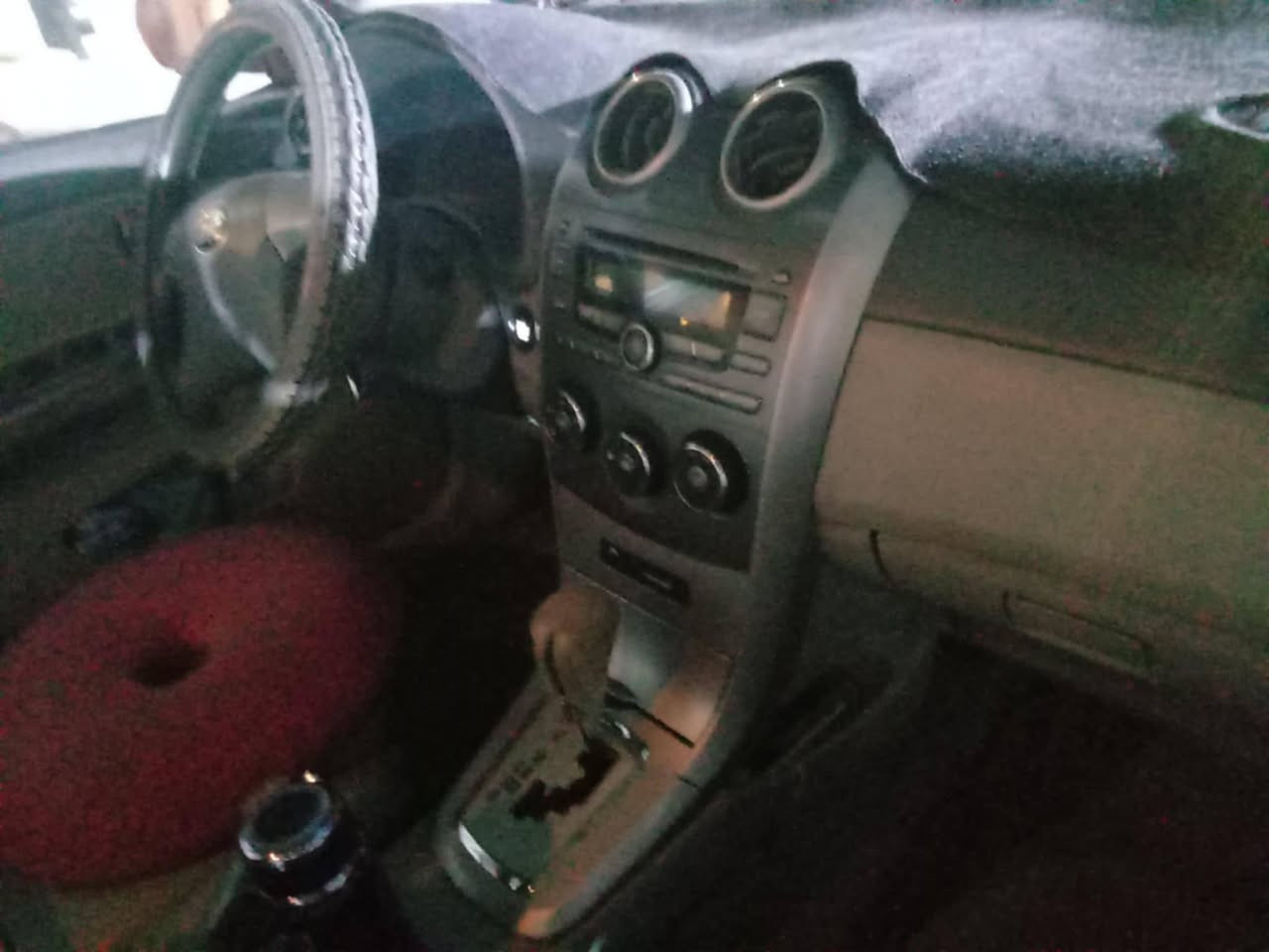 السلام عليكم سيارة BYD  G3 2015 نظيفة جدا استلام شركة اللون ابيض الرقم بغداد السعر 65,$ أو مراوس بسيارة ٧ راكب أو سيارة حسب القناعة  .. الاتصال على ***********
