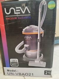 مكنسة كهربائية • جديدة بالكارتون • غير مستخدم