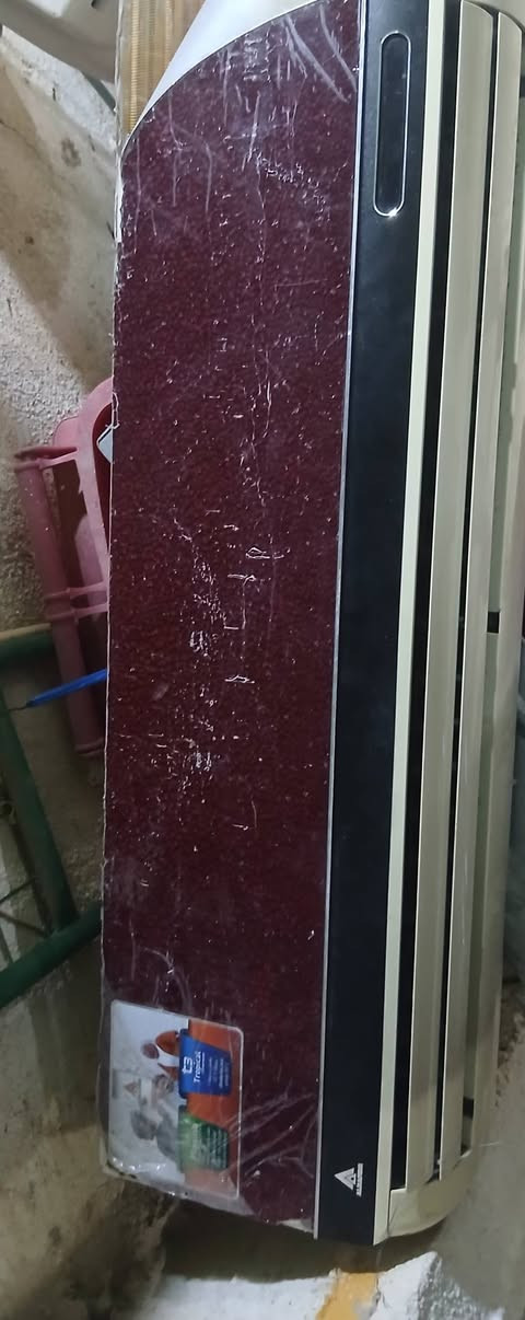 قطعة سبلت داخلية نوع الحافظ نظيفة وشغالة سعرها ١٣٠ قفل مكاني كربلاء مقابل حي العباس منطقة المحمدية *********** كربلاء, العراق
