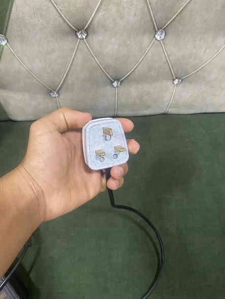 سلام عليكم شاحنه اصليه شرط وين ماتريد افحص سعرها 15بيها مجال***********
