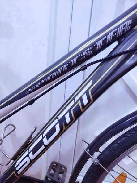 السلام عليكم 

🔴لعشاق الترحال المسافات الطويلة والترحال 

دراجة فئة #هجين_هايبرد ماركة #SCOTT سكوت العالمية 

ماركة غنية عن التعريف صنع سويسري منشأ اصلي اورجنال🇨🇭

حجم 28 (C700) قياس M ميديم ارتفاع 51 CM فريم عالي 

المعدن فوول ألمنيوم خفيف جدا...لون مميز نفطي مطعم بأبيض

دبل أمامي تحكمات من الجهتين قفل وفتح وتقوية وترخية 

سستم شيمانو كامل سيت اليڤيو #SHIMANO_ALIVIO

بدالات السرعة 8X3 سحب دفع مختوم شيمانو #شاشة حديث

رقبة اصلية متحركة تتقدم للامام ترجع للخلف حسب الحاجة

ويالة طبقتين دبل فريم ماركة #ZAC_19 مصممة لتحمل الاوزان 

الثقيلة والطسات ...تايرات كتان اصلية كراڤل ماركة KENDA 

چاملغات اصلية المنيوم مخصصة للترحالة سهلة التركيب 

سيباية اصلية ترحال ماركة TIAGO مقاومة للاوزان الثقيلة

ستيرن رياضي المنيوم مع رقبة متحركة حسب حاجة السائق 

سرج طبي اصلي مختوم مع دبل بلسرج مقاوم الطسات والصدمات

🔴الدراجة قطعة مال حاوية غير مستخدمة داخل العراق
     على وضع الشركة بلاد ما مبدل بيها برغي وبدون اي
     نقص كاملة وجاهزة  

🔴الدراجة بلنايلون نظيفة بمعنى الكلمة بلكاغد 100٪ 

المكان موصل الجانب الايسر....السعر 350 الف (ثابت_نهايتة) 
يوجد توصيل بغداد وجميع المحافضات العراقية 
رقمي للتواصل ***********
