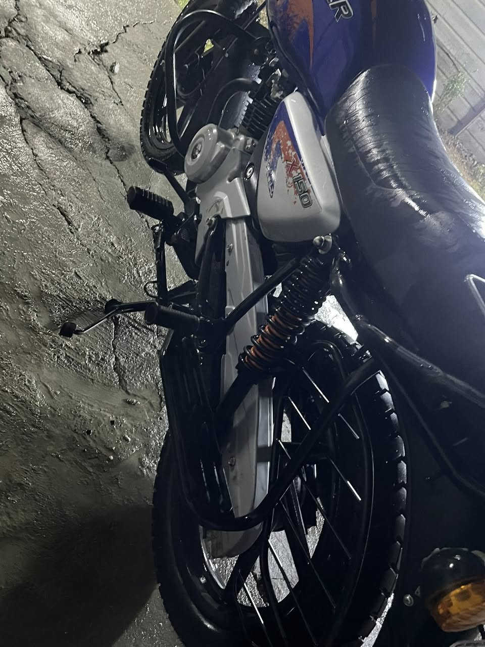 السلام عليكم بوكسر جبلي موديل 23
الدراجة نظيفة وخير من الله وعلى أيدي 

افضل نوعية دهن لكي مولي الله شاهد ورسوله 

دراجة مال بيت على كد اروح بيها لشغلي وارجع  سابقا صارلها شهر ما طالعة البيت بسبب الجو بارد 

رقمها بغداد وسنوية بأسمي وتحويل موجود شوكت مايعجبك 

رايدها 2,500 وبيها مجال بسيط 
مكاني بغداد / الغزالية او التاجي 
للتواصل ماسنجر او واتس آب فقط 

***********
