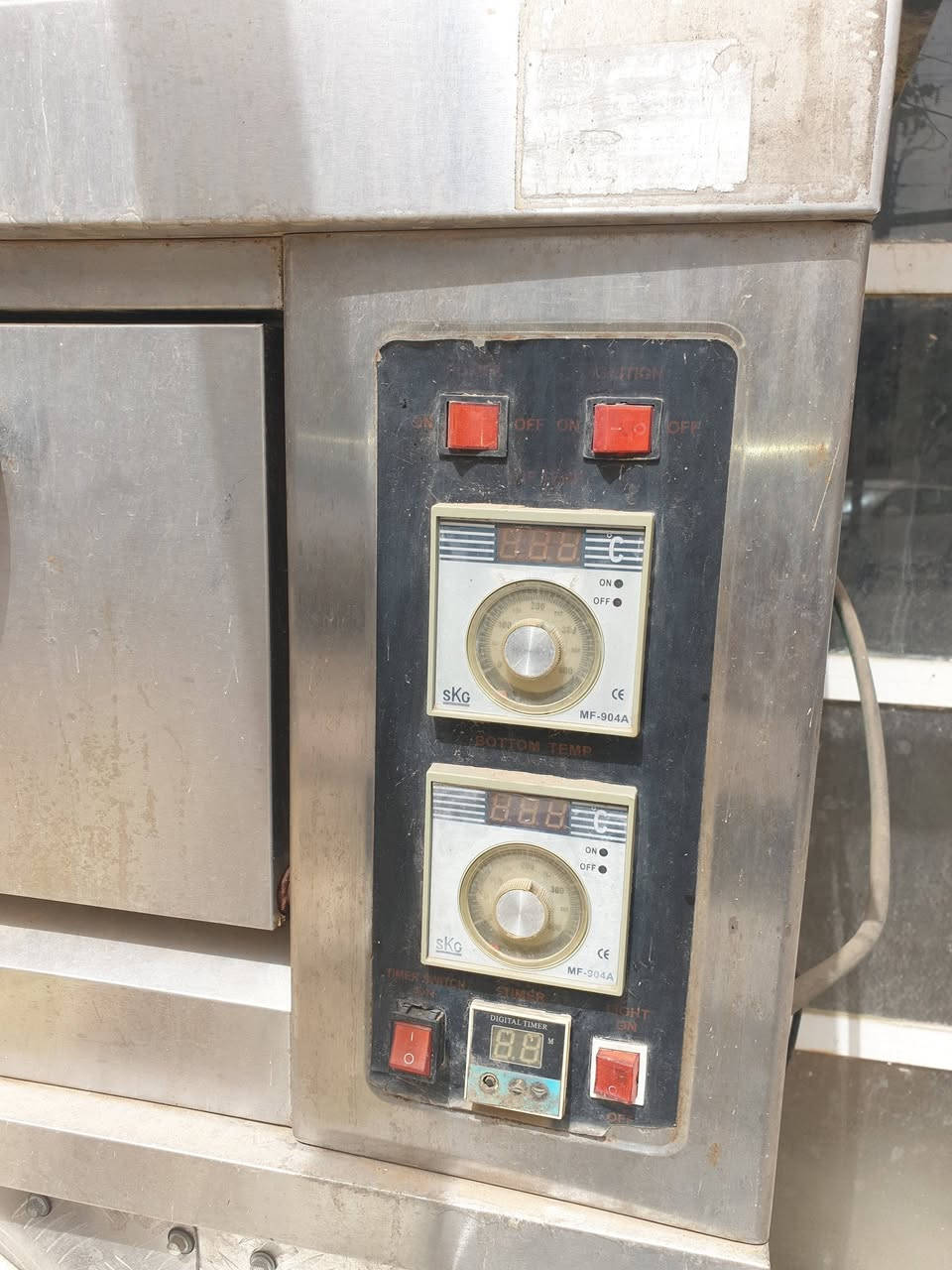 فرن حجم كبير مع ميز مغلف بلكامل وبي باب للخزن السعر ٨٥٠


**إذا كنت صاحب هذا الإعلان وتريد حذفه لأي سبب، رجاءا أرسل رسالة إلى الدعم الفني**
