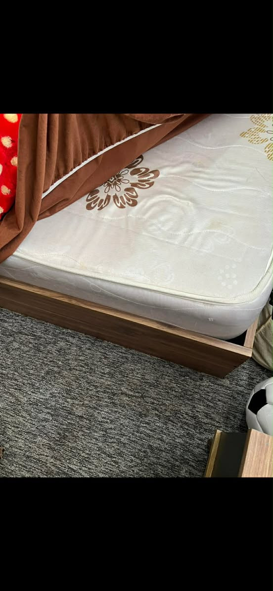 تاقمی نوستنی ٥ پارجە شتیکی زۆر جوانە پاکو خاوین بەدۆشەکەوە  بۆفرۆشتن لەسلیمانیە  viber wats app 
*********** ئەشیای دەسی دوو ئەکرینەوە
