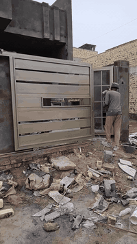 صبغ داخل ميسان بنسب السعار شبابيك وجدار ***********
