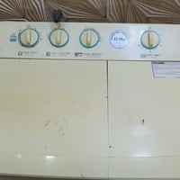 غسالة مستعملة  للبيع 12 كيلوا تغسل بطانيات  ماركة بنسونك يحتاجلهة بس ت...