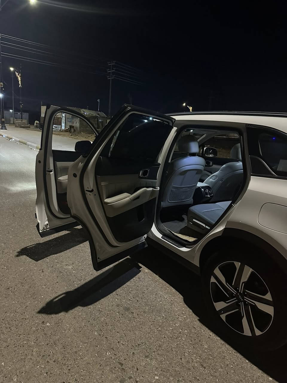 سورنتو  موديل 2023 مكفوله 1/1 للبيع فقط الاستفسار رقم الهادف ***********
