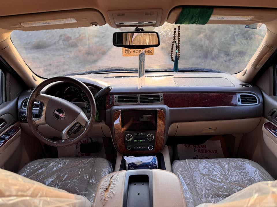 السلام عليكم للبيع GMCيوكن 2010 خليجي كفاله عامه ما عدى ارباع البيبان صبغ مكينه كير تبريد حداده تخم تاير بلباكيت السياره جانيها من زمان ومجهزها عله آخر حبايه رقم بصره بسمي تحويل السعر 185. مكاني بصره قضاء المدينه 
اتصال***********
***********علماً مكلف بلنشر
