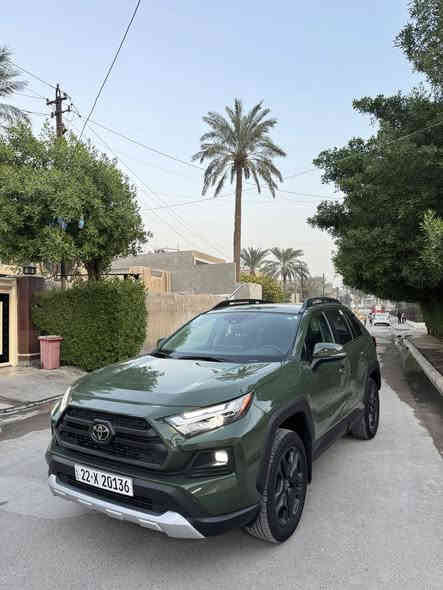 السلام عليكم 
RAV4 TRIL 4x4  2025 

اللون :- زيتوني او نفطي            
الموديل :2025
سعة المحرك :-2.5 
المسافه المقطوعه :-4000km
ناقل الحركة: أوتوماتيكي 8 سرعات 
نظام الدفع: All-Wheel Drive

سيارة رقم أربيل 
بأسم شركة تريد تحويل تريد وكالة 

الموصفات
فتحة سقف سلايد روف 
مقاعد أمامية تدفئه 
ستيرين سياره تدفئه 
دخول ذكي + منافذ شحن USB امامية و خلفية 
باب خلفي كهربائي 
شاشة تدعم نظام Apple CarPlay 
و Android Auto
أضواء أمامية LED + تشغيل/إطفاء أوتوماتيكي + أضواء ضباب.  
تنبيه مغادرة المسار + مساعد تتبع المسار + نظام ما قبل التصادم + نظام فرامل ABS

حادث السيارة كما موضح بالصورة داخل المنشور 
مكان السيارة 
بغداد البلديات 
***********
