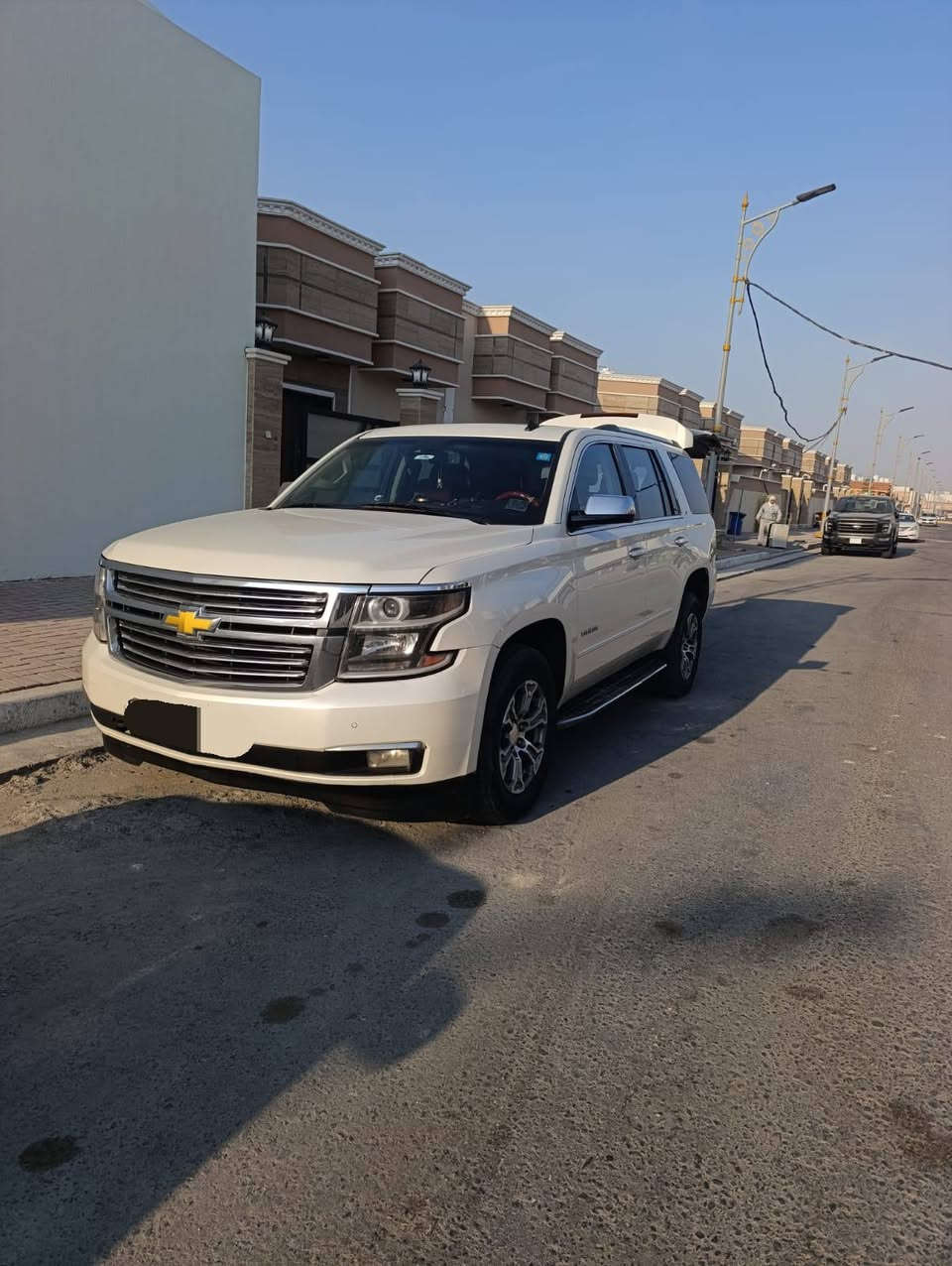 السلام عليكم 
للبيع او مراوس بجكسارة مديل 16 وفوك
تاهو  LTZ موديل 2015 ( خـليـجـي )
فول مواصفات 1 / 1
رقم بصرة الانكليزي
مكفولة كفالة عامة ما عدا بارد بالجامغ الأمامي الايمن 

8 سلندر 5300
7 راكب
داخل قرميدي
سلايد ( فتحة قمارة ) 
قاصة 
كامرة خلفية
4 بصمات
يدات بصمة 
كراسي تدفئة + تبريد ( امامي وخلفي )
كراسي جلد 
كراسي كهرباء ( امامي وخلفي )
كراسي هزاز ( عند اقتراب السيارة من اي شي ) 
كشن خزن 
ستيرن كهربائي 
مثبت سرعة
بلوتوث 
فول تحكم استيرن ( امامي وخلفي )
صندوك كهرباء ( شفط )
شاشة DVD
شاشة عرض الاعطال
حساسات ( امامي وخلفي )
مانع انزلاق
تحكم كهربائي بالبريك والبنزين
4 × 4 فور ويل 
كامرة خلفية 
إشارة بالمري
تشغيل عن بعد 

شرط التحويل 
مكانها البصرة - القرنة 
للإستفسار ***********
