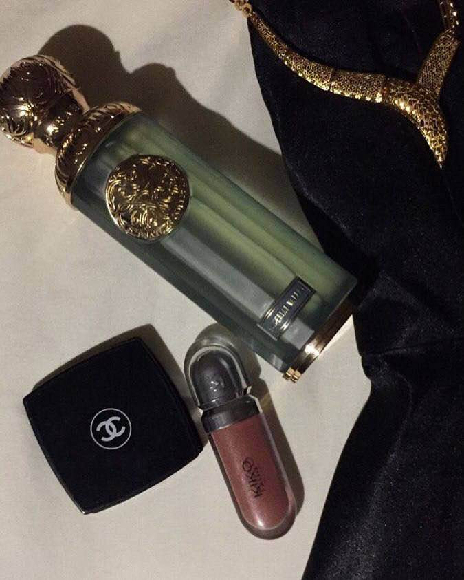 عطر امبريال (قصة) 🥹🩵

زيتي اصلي 🩵💎

و جودة عاليه ومضمونه🩵💎

 ذو ثباتيه ممتازه. 🩵💎

الجنسين 💎🩵
 
إفتتاحية العطر :  دافانا  ، البرغموت الایطالي والفلفل الوردي 💎🩵

قلب العطر : العنبر الأبيض ،  روزماري أفريقيا والعود 🩵💎

قاعدة العطر : الجلود ،المسك ونجيل الهند هايتي 🩵💎
__________
#متجرفلورا🌹👉🏻


**إذا كنت صاحب هذا الإعلان وتريد حذفه لأي سبب، رجاءا أرسل رسالة إلى الدعم الفني**