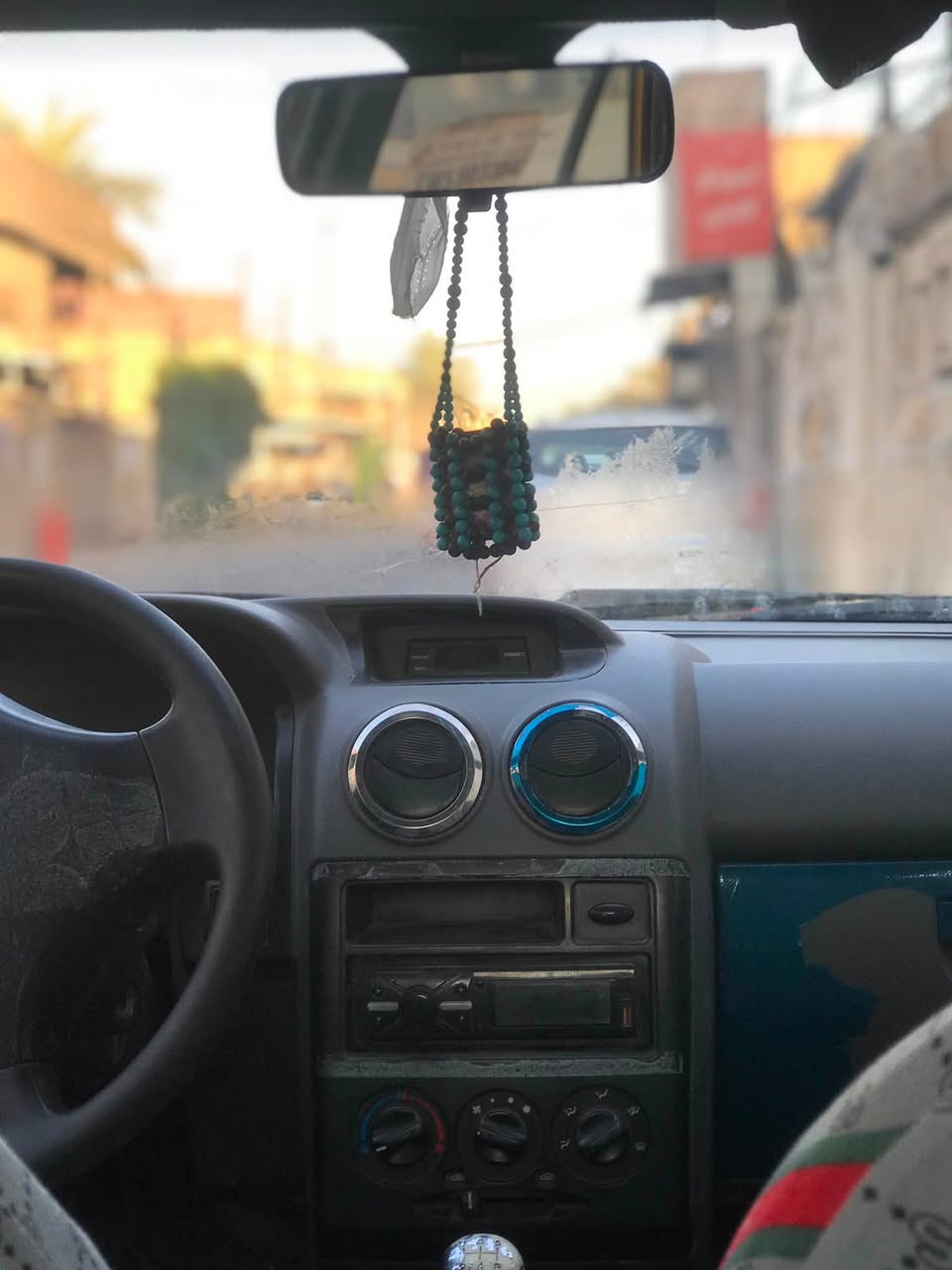 السلام عليكم سايبه 20013  للبيع بغداد الكماليه السعر 27  وبيه مجال لاستفسار ***********
