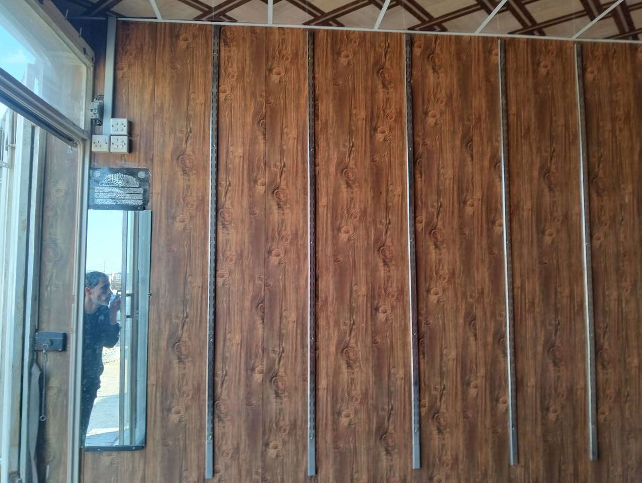 السلام عليكم كرفان للبيع ***********
