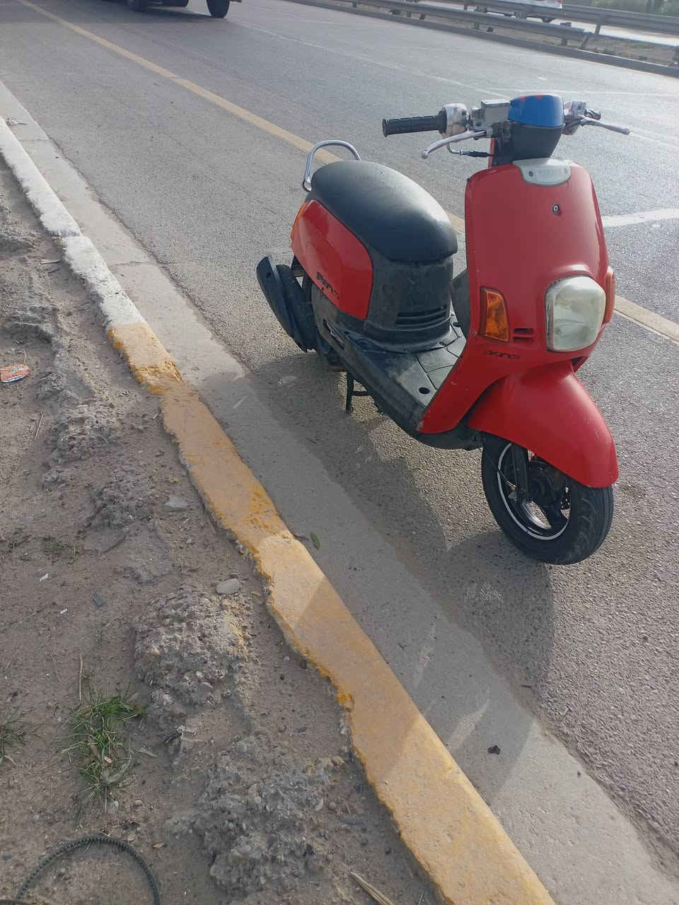 سلام عليكم دراجه للبيع كهربايات كلها شغاله قفل ستيرن قفل جنطه اشاير لايت عالي ناصي كله شغال باتري ضعيف السعر ٣٥٠ بغداد *********** اذا اكو مراوس وينطي فرق ترهم
